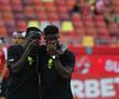 Jucătorii lui Dinamo și FCSB au ieșit pentru inspecția gazonului // Foto: Ionuț Iordache GSP