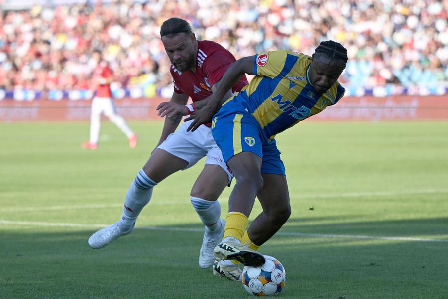 Tidiane Keita, dreapta, noul jucător al CFR-ului / foto: Imago Images Rusescu, despre transferul de urgență al unei forțe din Superliga: „Dacă e jucătorul din meciul cu FCSB...”