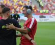 Jucătorii lui Dinamo și FCSB au ieșit pentru inspecția gazonului // Foto: Ionuț Iordache GSP