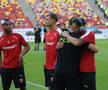 Jucătorii lui Dinamo și FCSB au ieșit pentru inspecția gazonului // Foto: Ionuț Iordache GSP