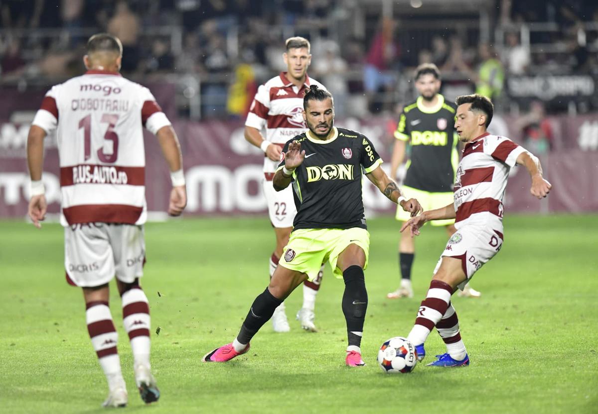 Rapid a făcut spectacol cu CFR Cluj și a urcat pe primul loc în Superliga » Dobre și Moruțan, cei mai buni jucători în derby
