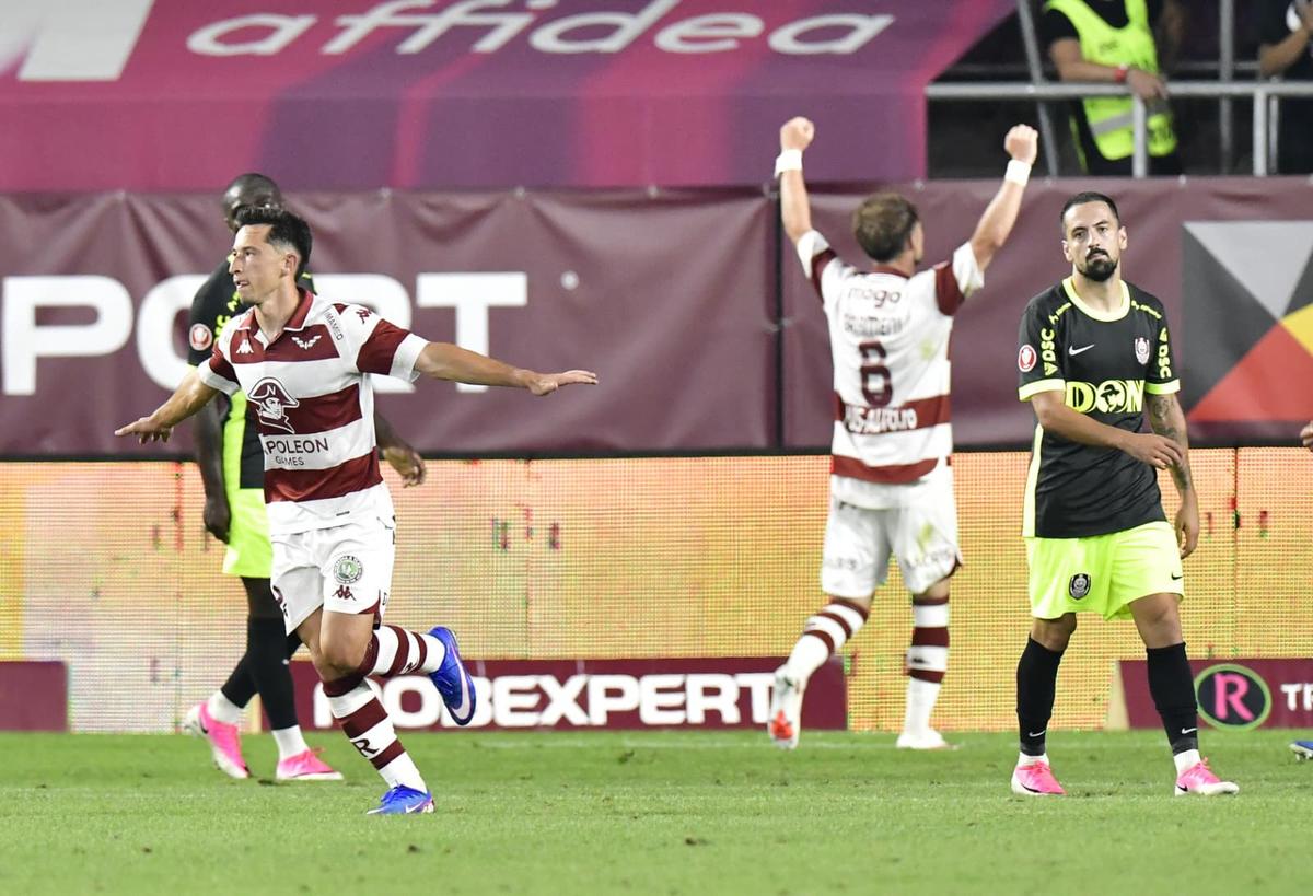 Rapid a făcut spectacol cu CFR Cluj și a urcat pe primul loc în Superliga » Dobre și Moruțan, cei mai buni jucători în derby