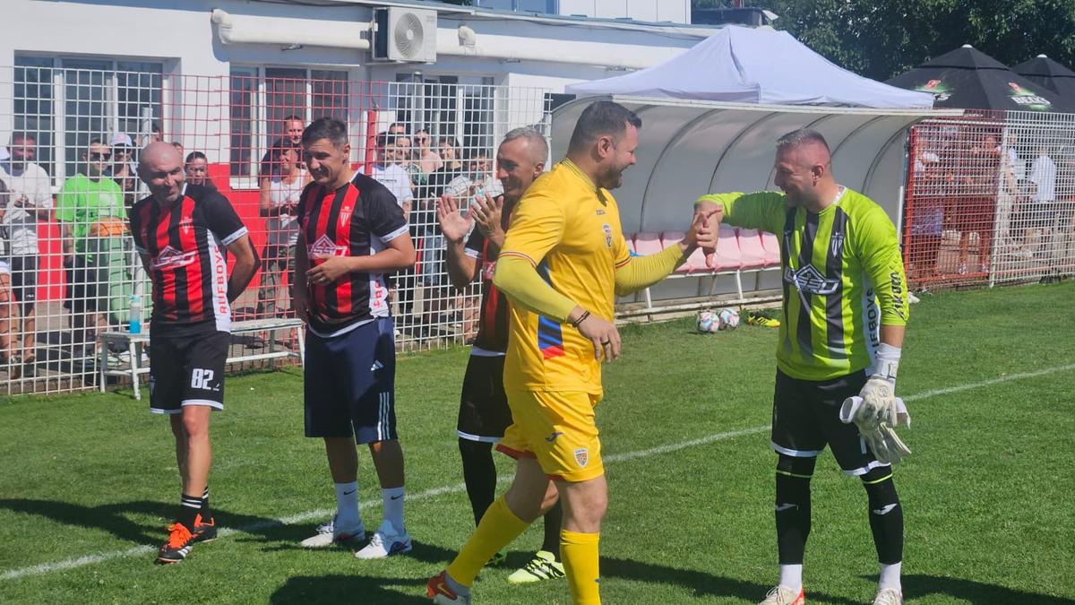 Ca în vremurile bune! Gigel Bucur, Cernat, Niculae și Gardoș au pus osul la treabă la 30 de grade! Sebastian Colțescu, primul meci la old-boys