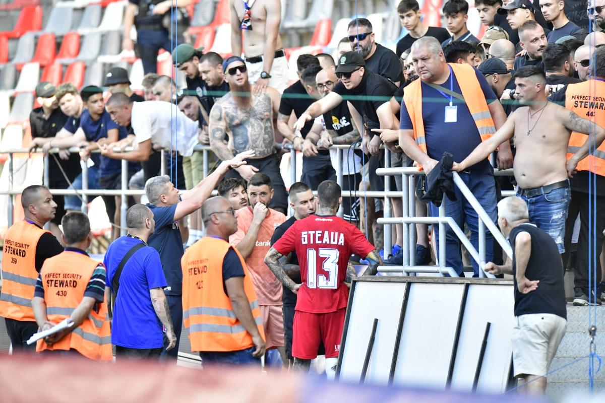 Imagini de la finalul meciului Steaua - CSM Slatina // foto: Cristi Preda (GSP.ro)