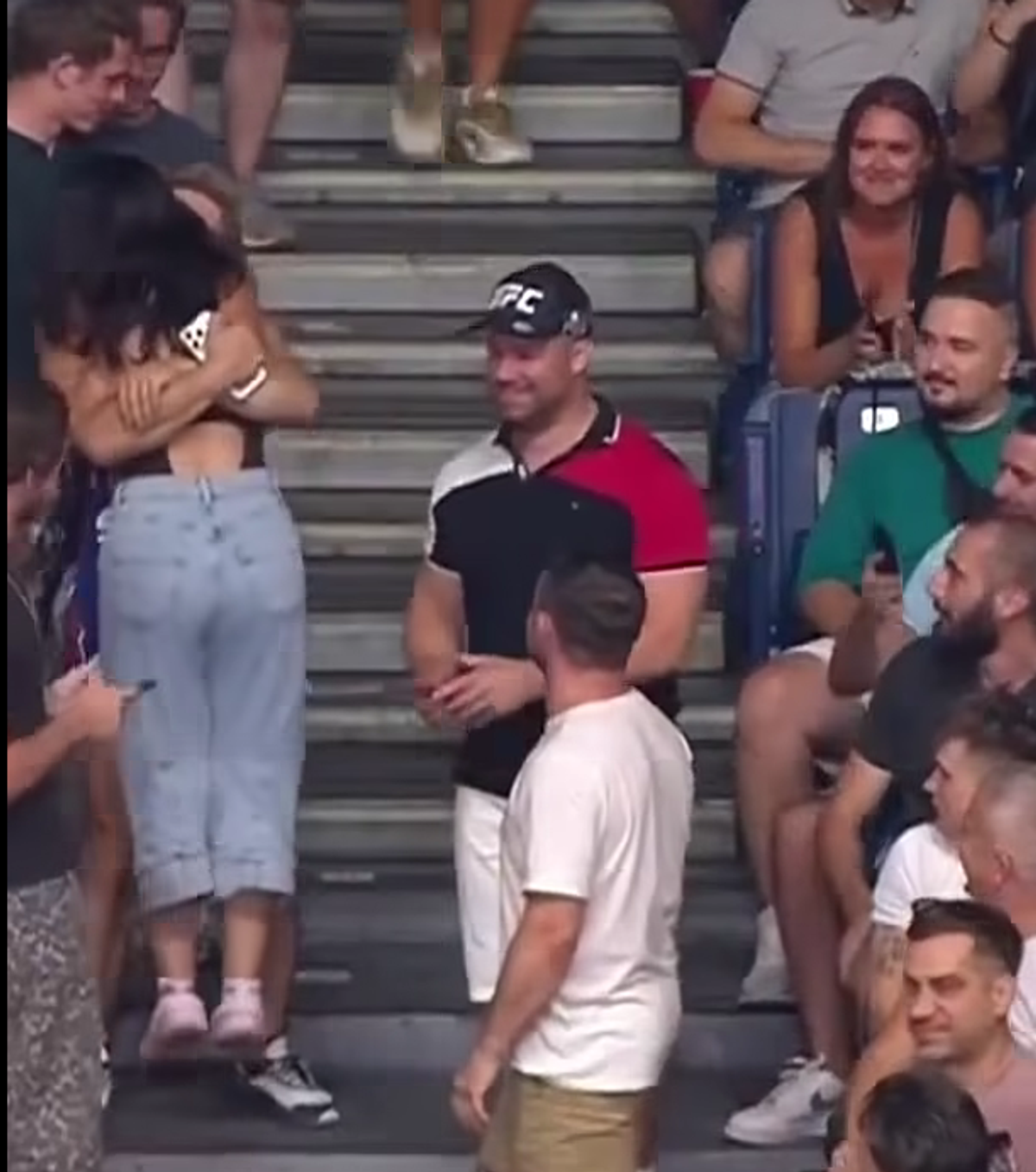 Bogdan Grad și partenera lui s-au trezit în mijlocul a 18000 de fani sârbi