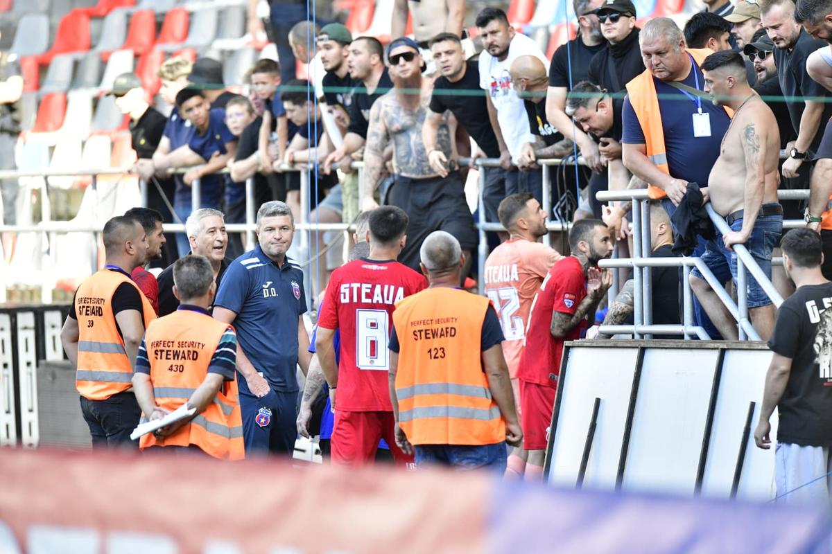 Imagini de la finalul meciului Steaua - CSM Slatina // foto: Cristi Preda (GSP.ro)