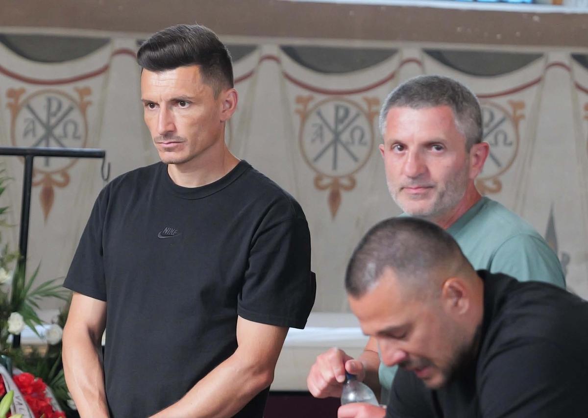 Cătălin Munteanu și Nicolae Mușat, prezenți la priveghiul lui Constantin „Gogu” Covaciu
