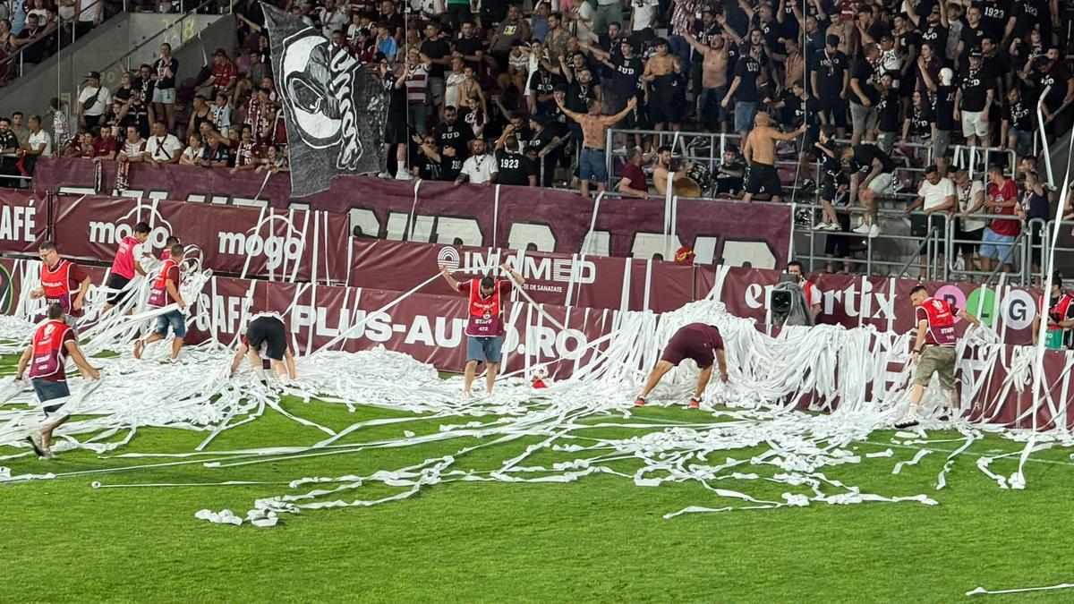 Fanii Rapidului au întârziat meciul cu CFR Cluj cu 6 minute » Imagini spectaculoase în Giulești
