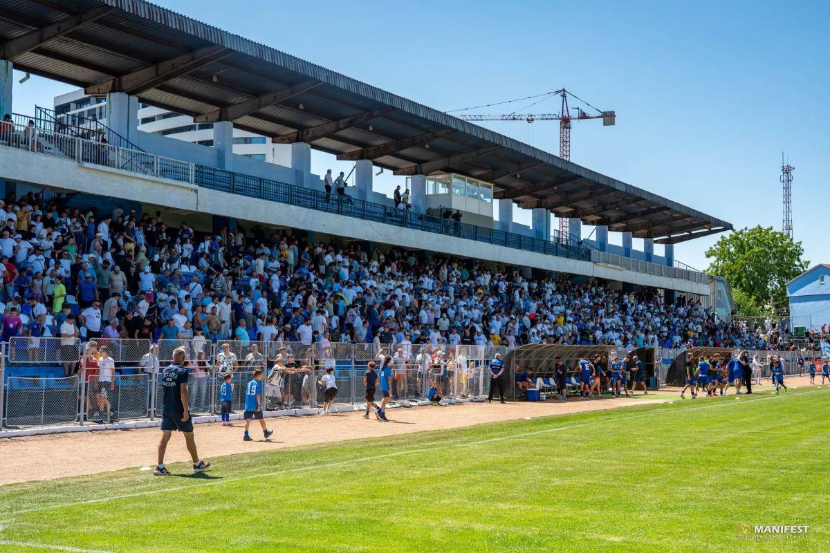 Au cosmetizat stadionul pentru Liga 2 » 3500 de spectatori s-au prezentat la primul meci
