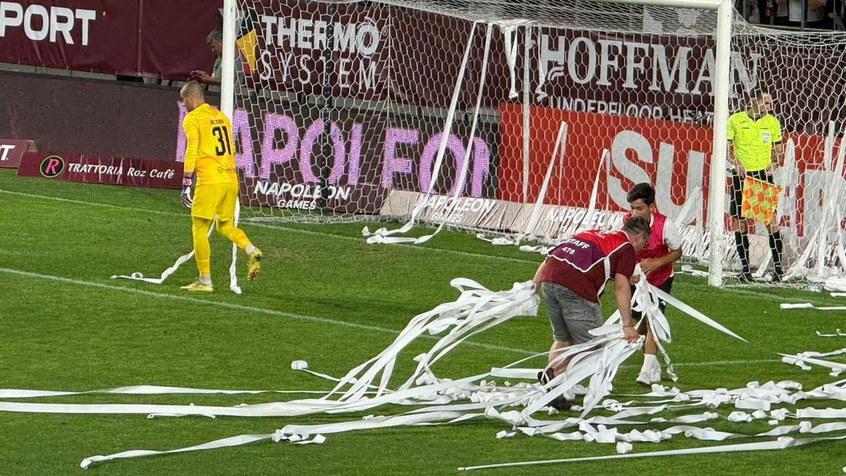 Fanii Rapidului au întârziat meciul cu CFR Cluj cu 6 minute » Imagini spectaculoase în Giulești