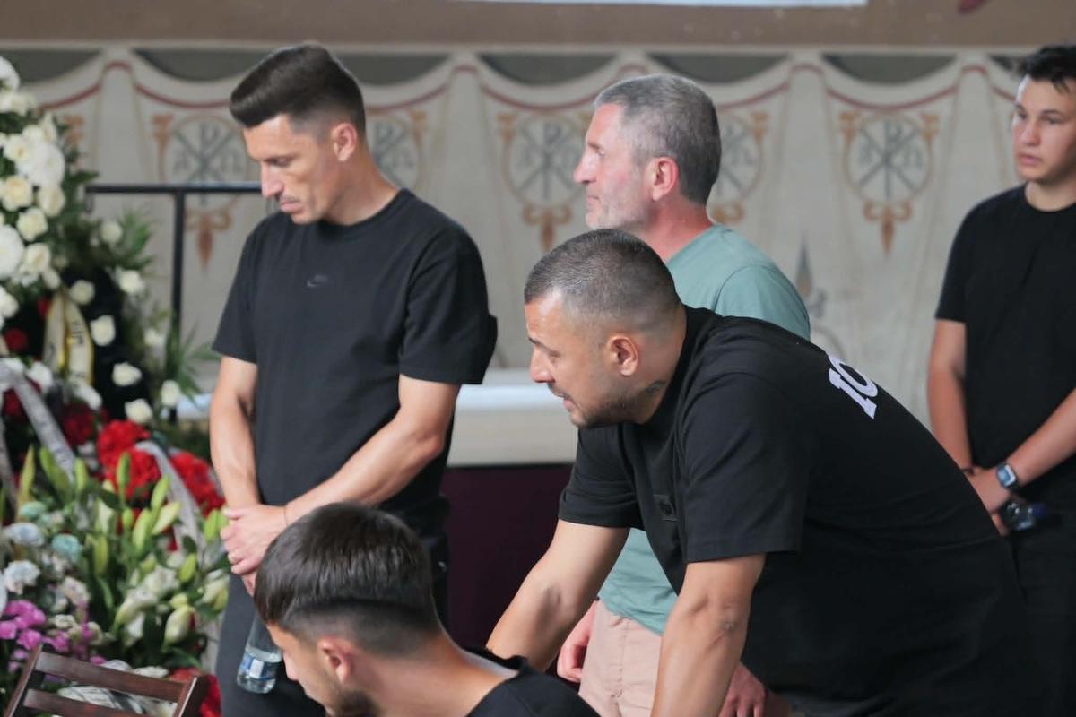 Cătălin Munteanu și Nicolae Mușat, prezenți la priveghiul lui Constantin „Gogu” Covaciu