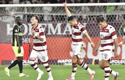 Rapid a făcut spectacol cu CFR Cluj și a urcat pe primul loc în Superliga » Dobre și Moruțan, cei mai buni jucători în derby