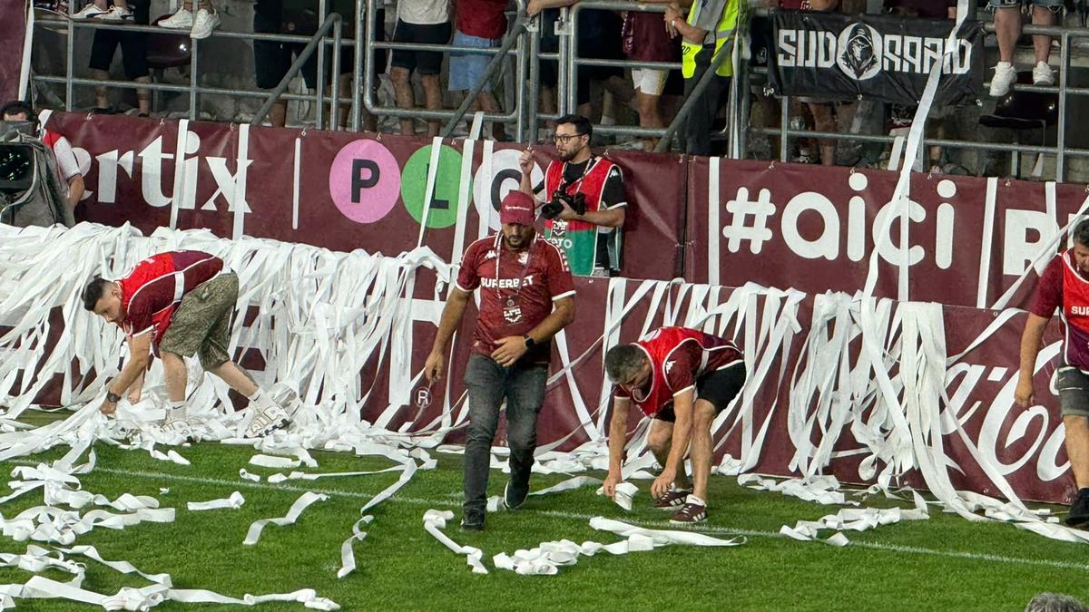 Fanii Rapidului au întârziat meciul cu CFR Cluj cu 6 minute » Imagini spectaculoase în Giulești
