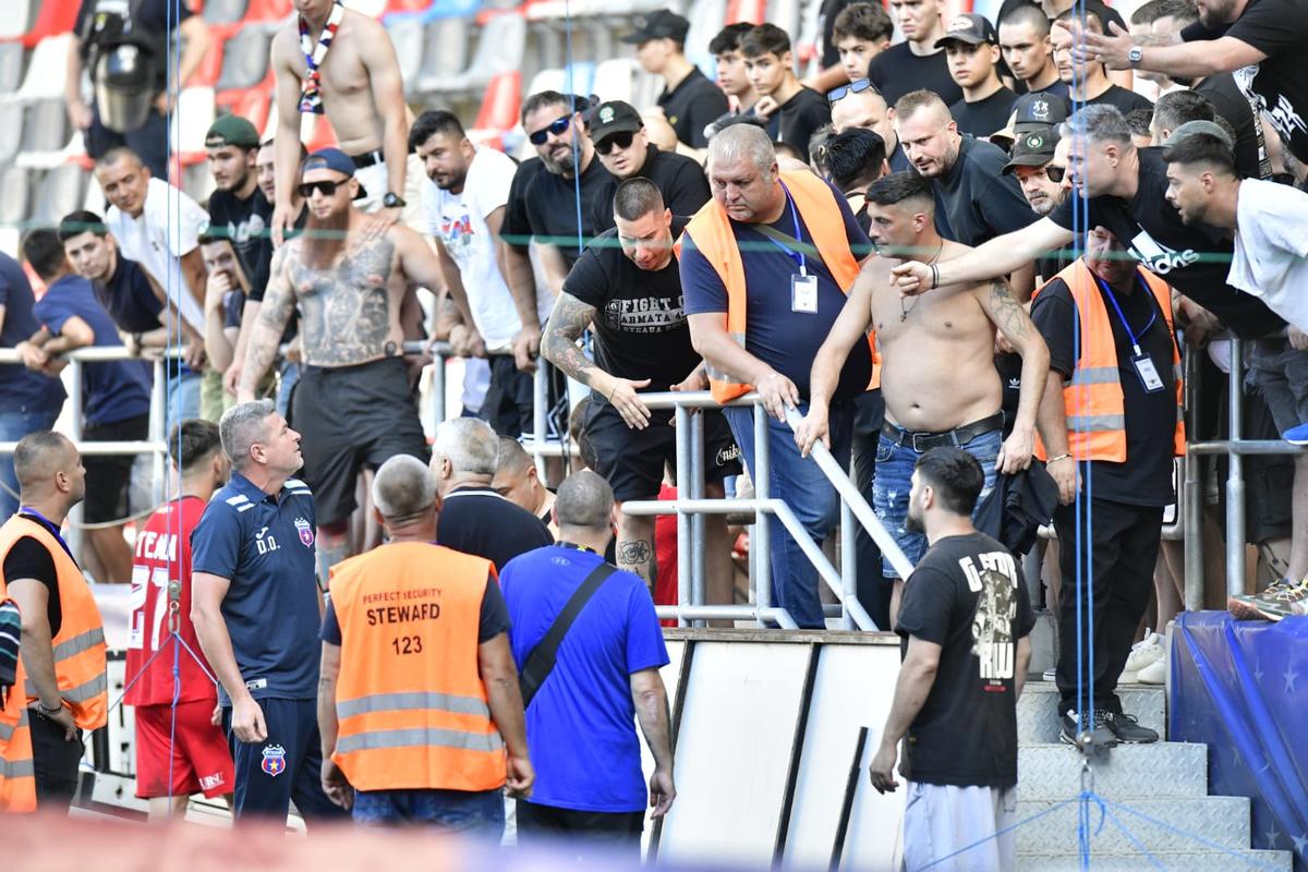 Imagini de la finalul meciului Steaua - CSM Slatina // foto: Cristi Preda (GSP.ro)