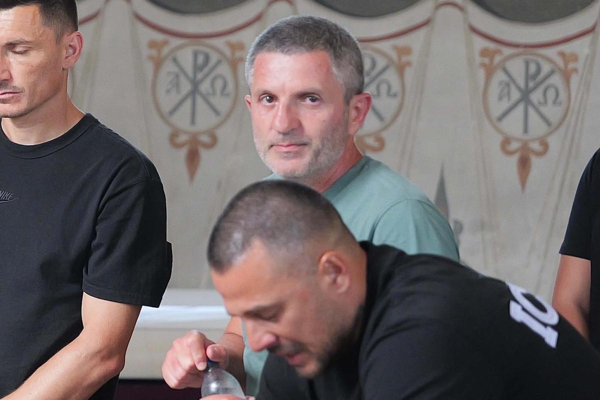 Cătălin Munteanu și Nicolae Mușat, prezenți la priveghiul lui Constantin „Gogu” Covaciu