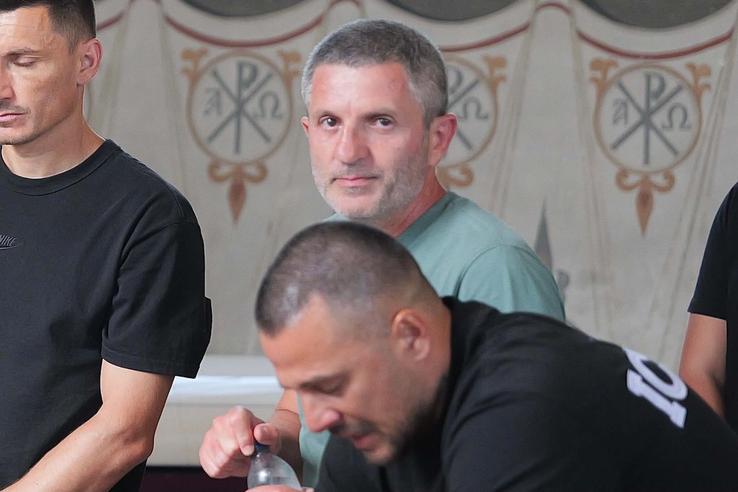 Cătălin Munteanu și Nicolae Mușat, prezenți la priveghiul lui  Constantin „Gogu” Covaciu // foto: Andrei Furnigă GSP