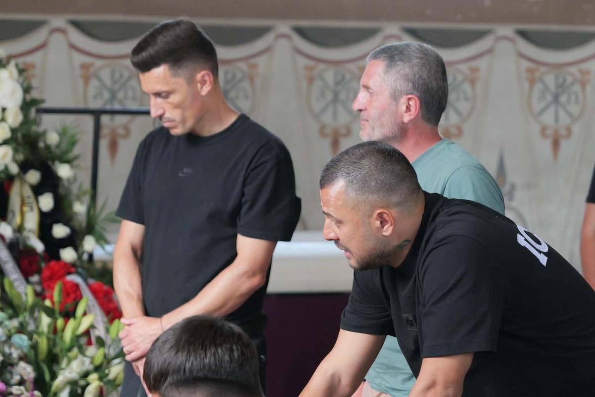 Cătălin Munteanu și Nicolae Mușat, prezenți la priveghiul lui Constantin „Gogu” Covaciu