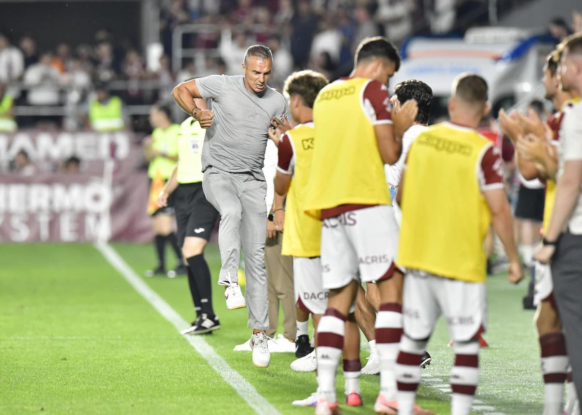Rapid a făcut spectacol cu CFR Cluj și a urcat pe primul loc în Superliga » Dobre și Moruțan, cei mai buni jucători în derby