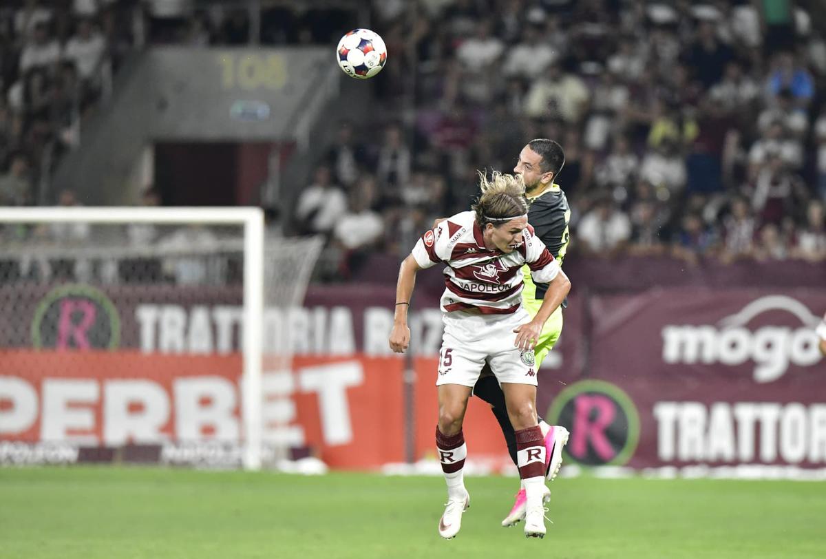 Rapid a făcut spectacol cu CFR Cluj și a urcat pe primul loc în Superliga » Dobre și Moruțan, cei mai buni jucători în derby
