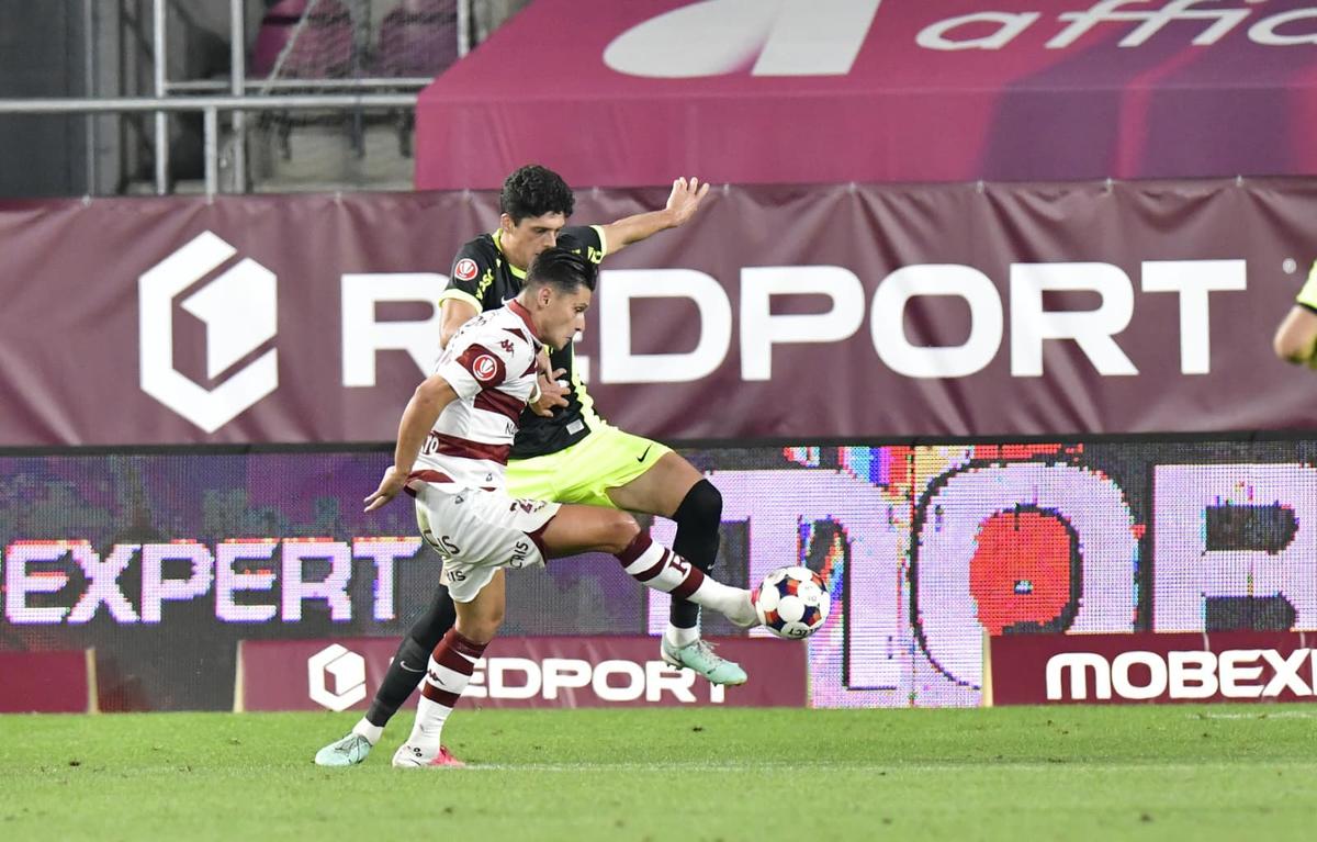 Rapid a făcut spectacol cu CFR Cluj și a urcat pe primul loc în Superliga » Dobre și Moruțan, cei mai buni jucători în derby