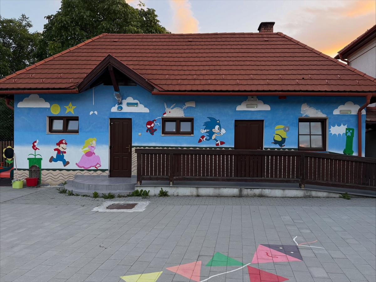 Eva Kerekes a pictat pereții fostei școli