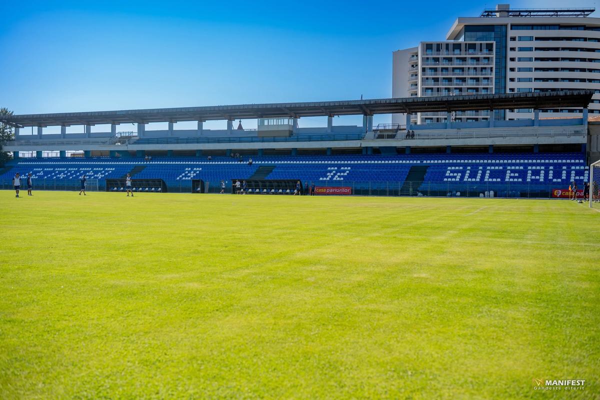 Au cosmetizat stadionul pentru Liga 2 » 3500 de spectatori s-au prezentat la primul meci