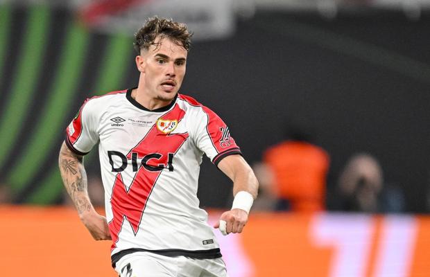 Înlocuitor pentru Cucurella » Chelsea își ia fundaș lateral de la Rayo Vallecano