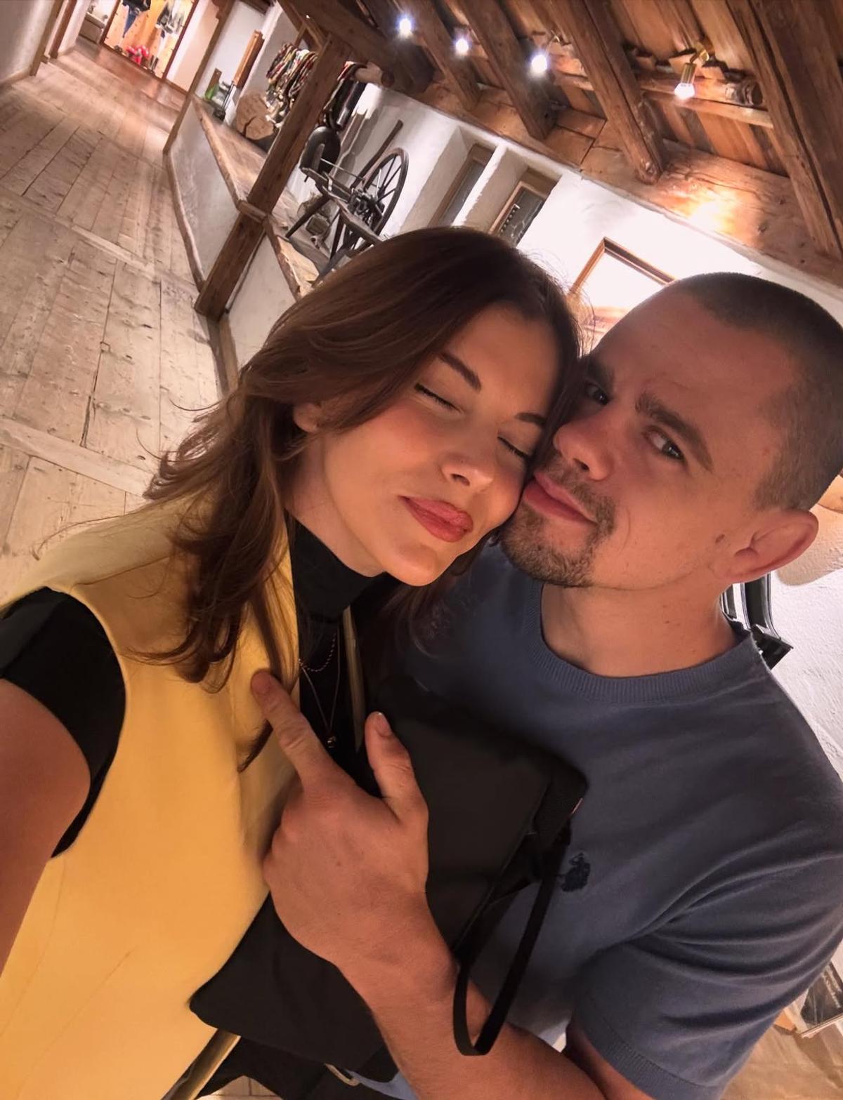 Bogdan Grad și partenera lui s-au trezit în mijlocul a 18000 de fani sârbi