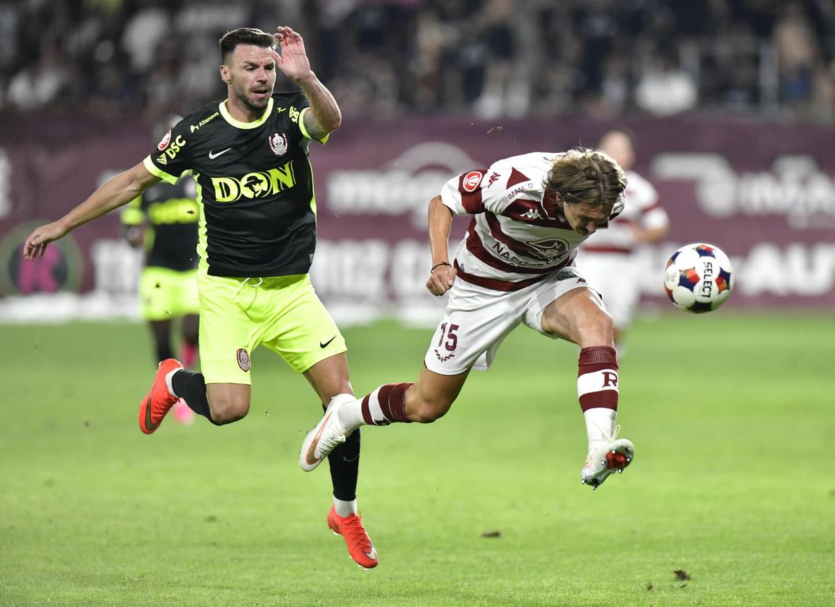 Rapid a făcut spectacol cu CFR Cluj și a urcat pe primul loc în Superliga » Dobre și Moruțan, cei mai buni jucători în derby