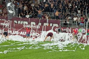 Fanii Rapidului au întârziat meciul cu CFR Cluj cu 6 minute » Imagini spectaculoase în Giulești