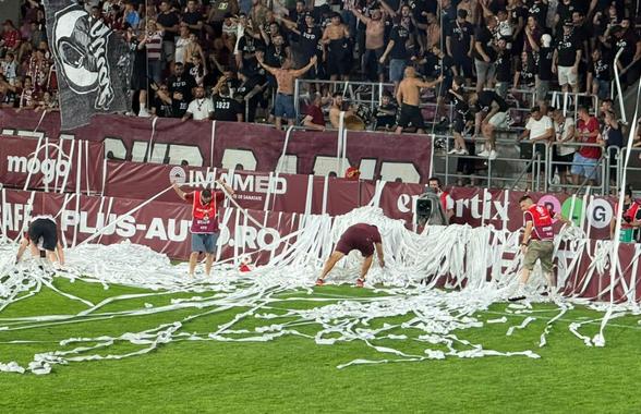 Fanii Rapidului au întârziat meciul cu CFR Cluj cu 6 minute » Imagini spectaculoase în Giulești