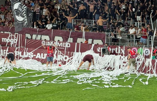 Fanii Rapidului au întârziat meciul cu CFR Cluj cu 6 minute » Imagini spectaculoase în Giulești