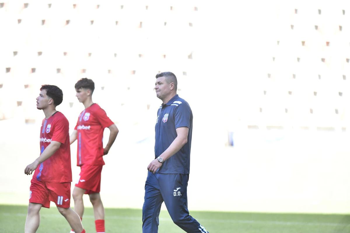 Daniel Oprița se gândește să plece de la Steaua: „Mă scuipă și mă înjură...”