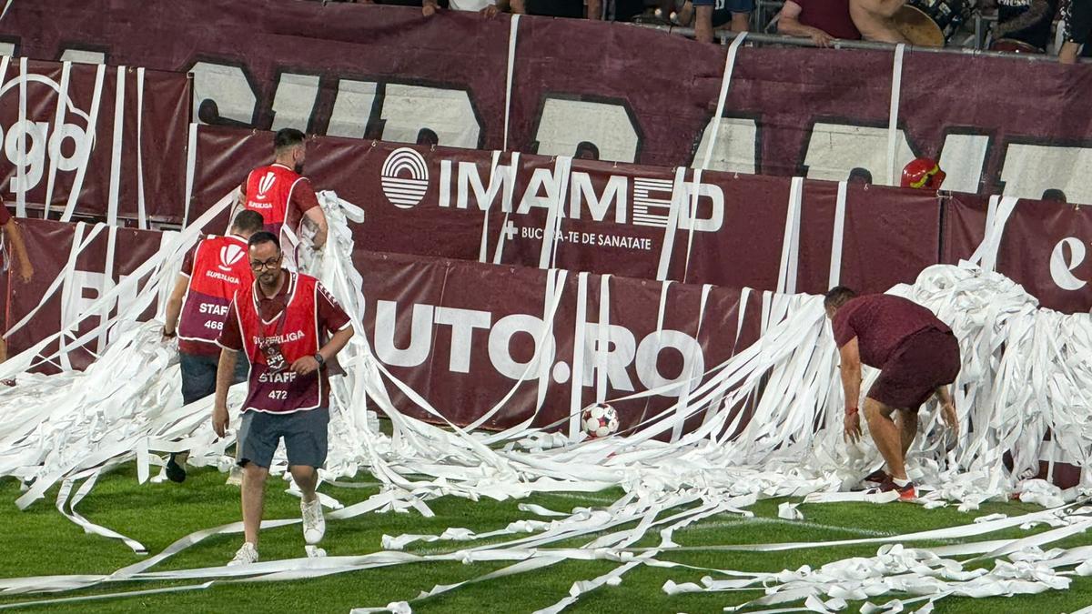 Fanii Rapidului au întârziat meciul cu CFR Cluj cu 6 minute » Imagini spectaculoase în Giulești