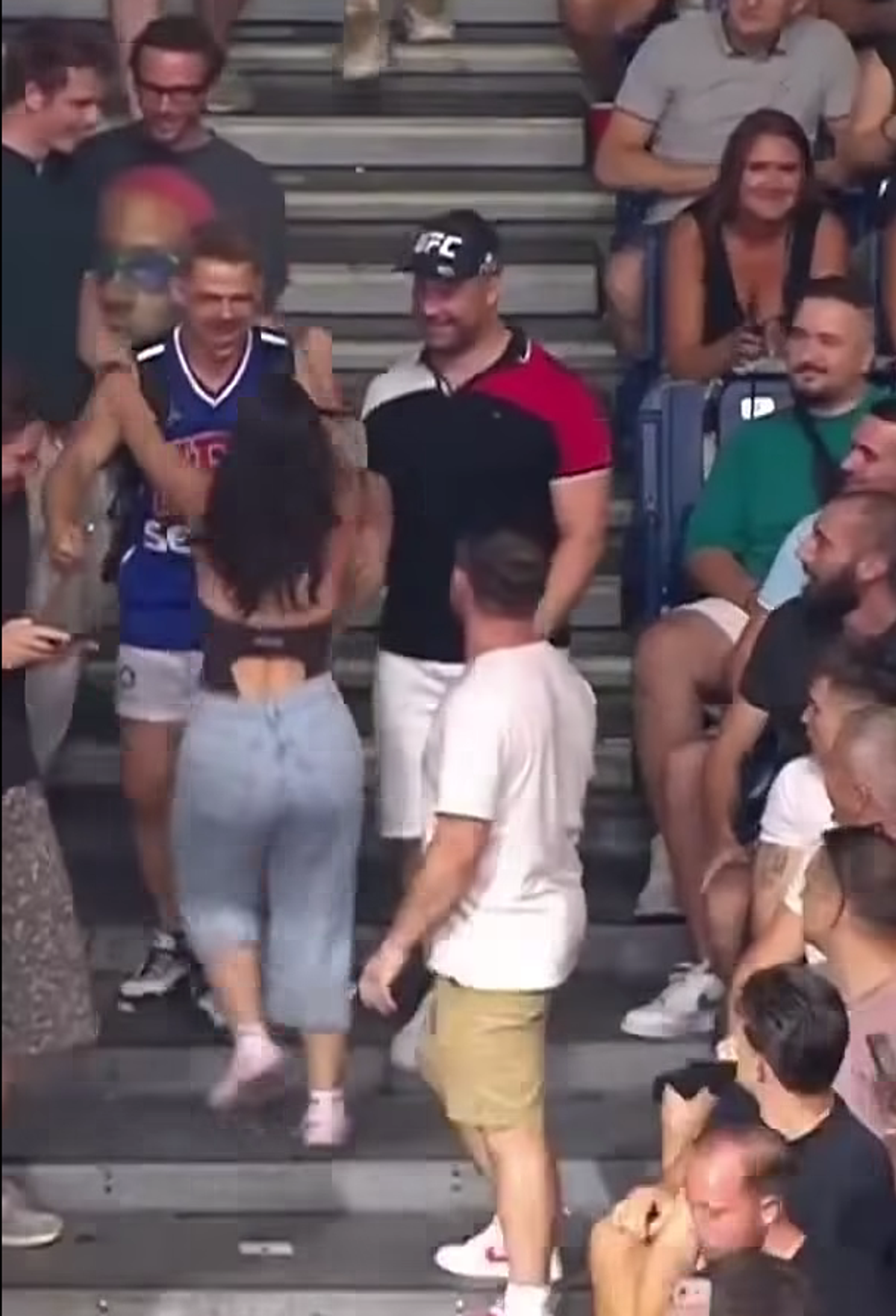 Bogdan Grad și partenera lui s-au trezit în mijlocul a 18000 de fani sârbi
