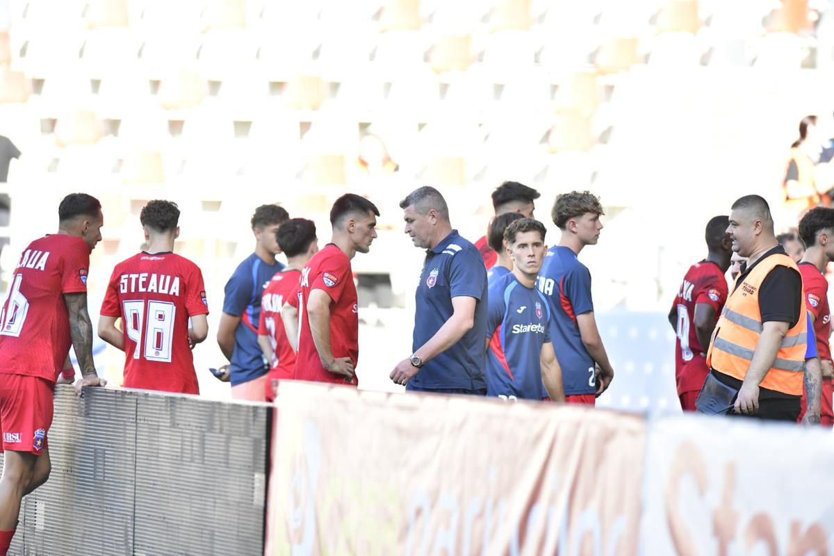 Imagini de la finalul meciului Steaua - CSM Slatina // foto: Cristi Preda (GSP.ro)