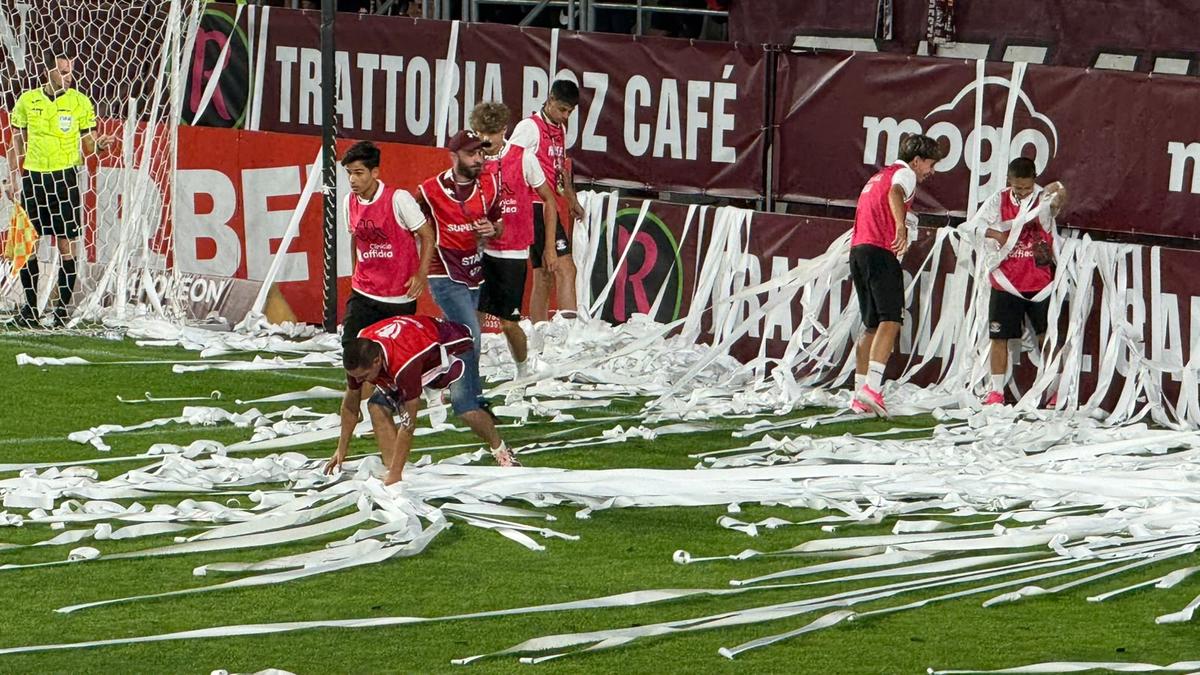Fanii Rapidului au întârziat meciul cu CFR Cluj cu 6 minute » Imagini spectaculoase în Giulești