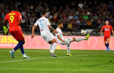 FCSB - VIITORUL 2-1 / A trecut ca prin brânză! Secvență excelentă de imagini suprinse de fotoreporterul GSP Raed Krishan cu gafele în serie ale fundașilor Viitorului la golul lui Gnohere