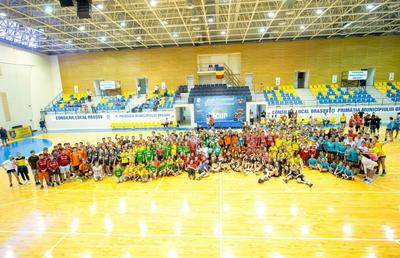 FOTO Spectacol la Brașov, într-un turneu internațional de handbal pentru juniori