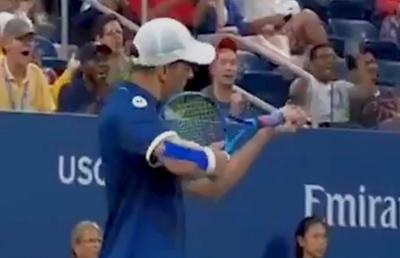 US OPEN 2019 // VIDEO Jucătorii de tenis au scăpat de sub control! Mike Bryan, amendat cu 10.000 de dolari după ce a mimat că împușcă un arbitru