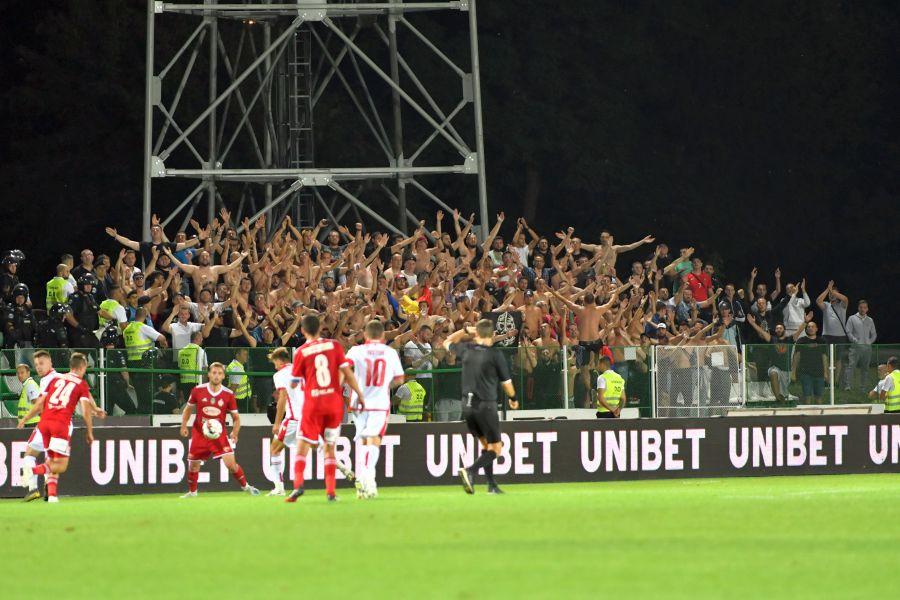 SEPSI - DINAMO 0-1 // VIDEO+FOTO Niciun meci fără incidente! Ultrașii lui Dinamo s-au bătut cu forțele de ordine și au fost evacuați cu gaze lacrimogene!