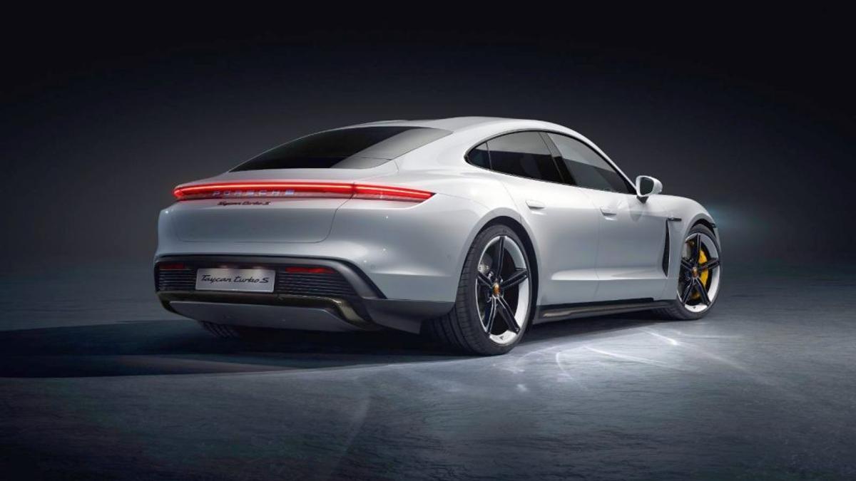 Halep - Porsche Taycan