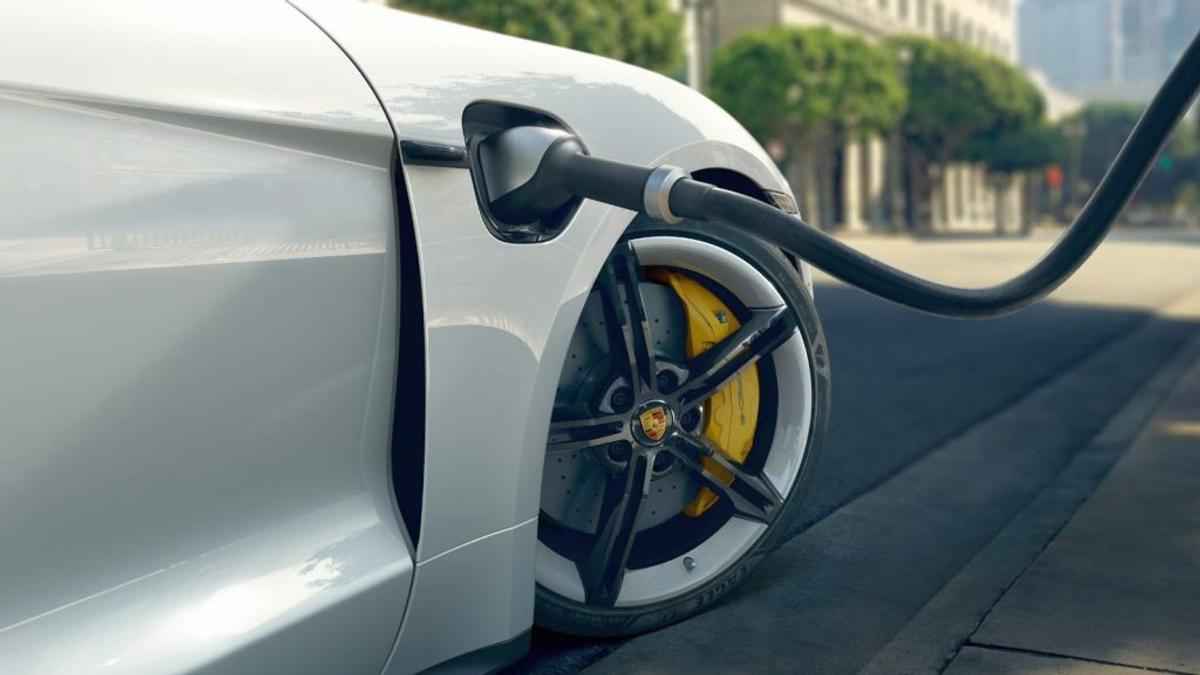 GALERIE FOTO Simona Halep și-a luat cea mai scumpă mașină electrică din lume