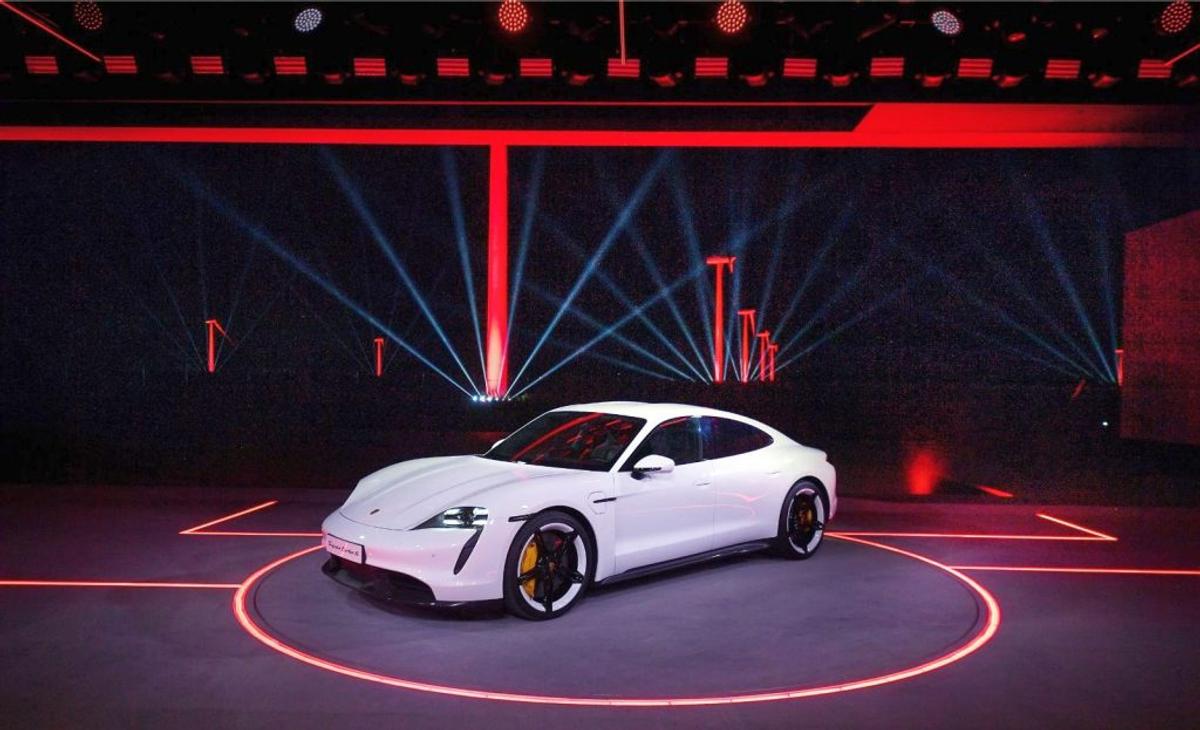 Halep - Porsche Taycan