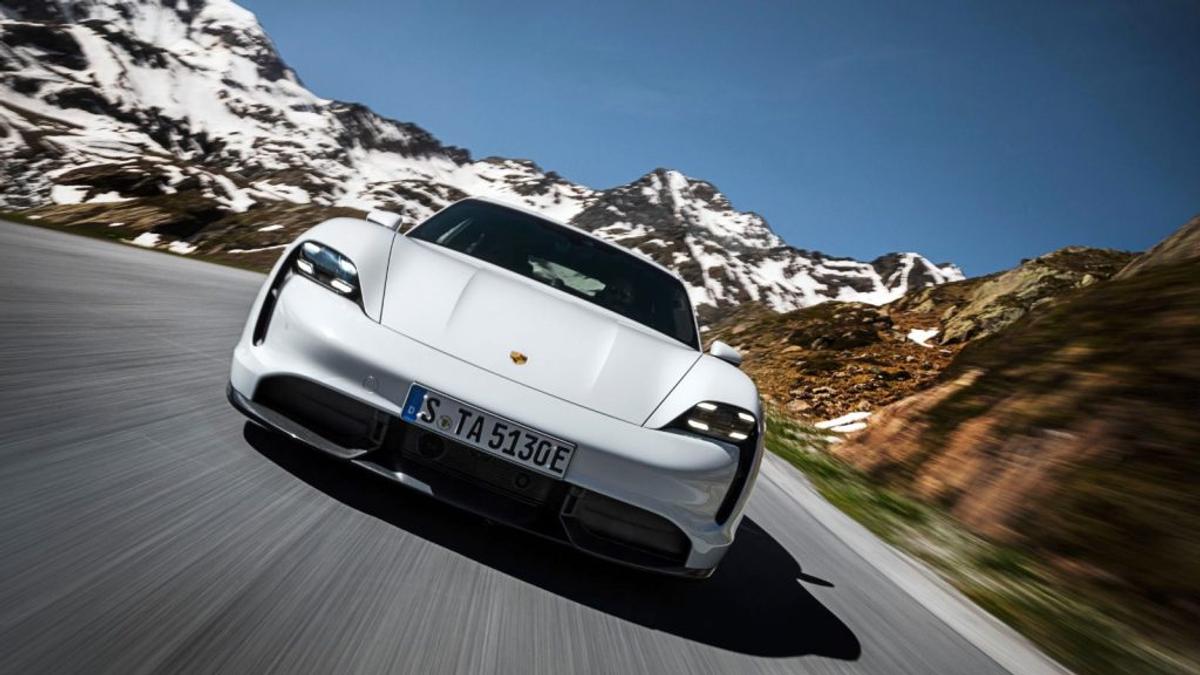 Halep - Porsche Taycan