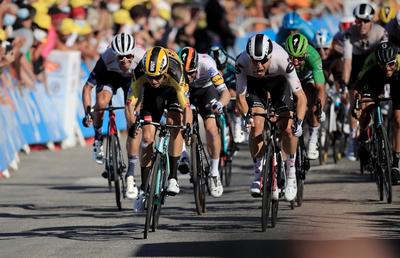 Liniște până la final » Wout van Aert a câștigat etapa a cincea din Turul Franței, una în urma căreia s-a schimbat liderul în clasamentul general