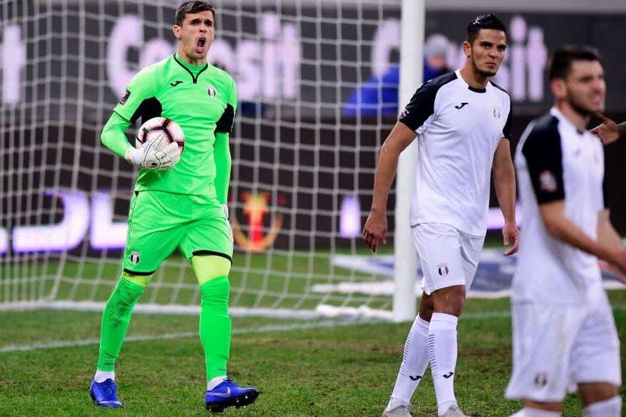David Lazar a fost convocat în premieră la echipa națională EXCLUSIV CS Universitatea Craiova s-a săturat de Pigliacelli și vrea un portar din Liga 1! Cât trebuie să plătească oltenii