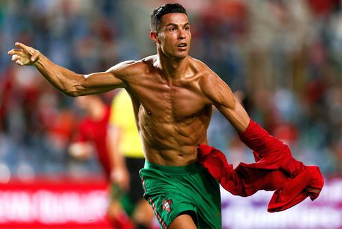Cristiano Ronaldo a devenit cel mai bun marcator din istoria echipelor naționale, Risto Radunovic a marcat un gol decisiv în meciul cu Turcia, iar Mateo Susic a încurcat Franța, chiar la ea acasă. // Sursă foto: twitter.com/selecaoportugal