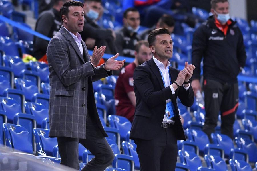Marius Bilașco (jos), alături de Marian Copilu, ex-președinte CFR Cluj // foto: Imago CFR Cluj are președinte interimar » A stat alături de Dan Petrescu la conferință: „Urmează un consiliu al acționarilor”