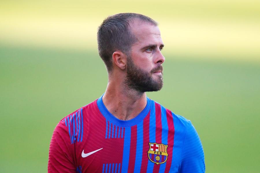 Pjanic nu a confirmat la Barcelona Barcelona vinde tot! Concurență pentru Moruțan și Cicâldău